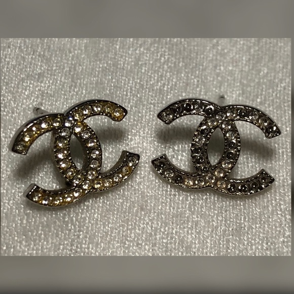 ✨SOLD✨ Chanel CC With Crystal Earrings - Picture 2 of 4